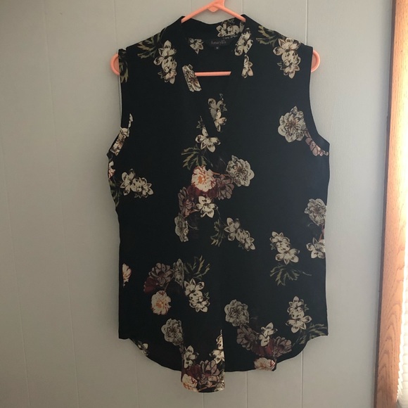 Amaryllis Tops - Floral v-neck tunic tank